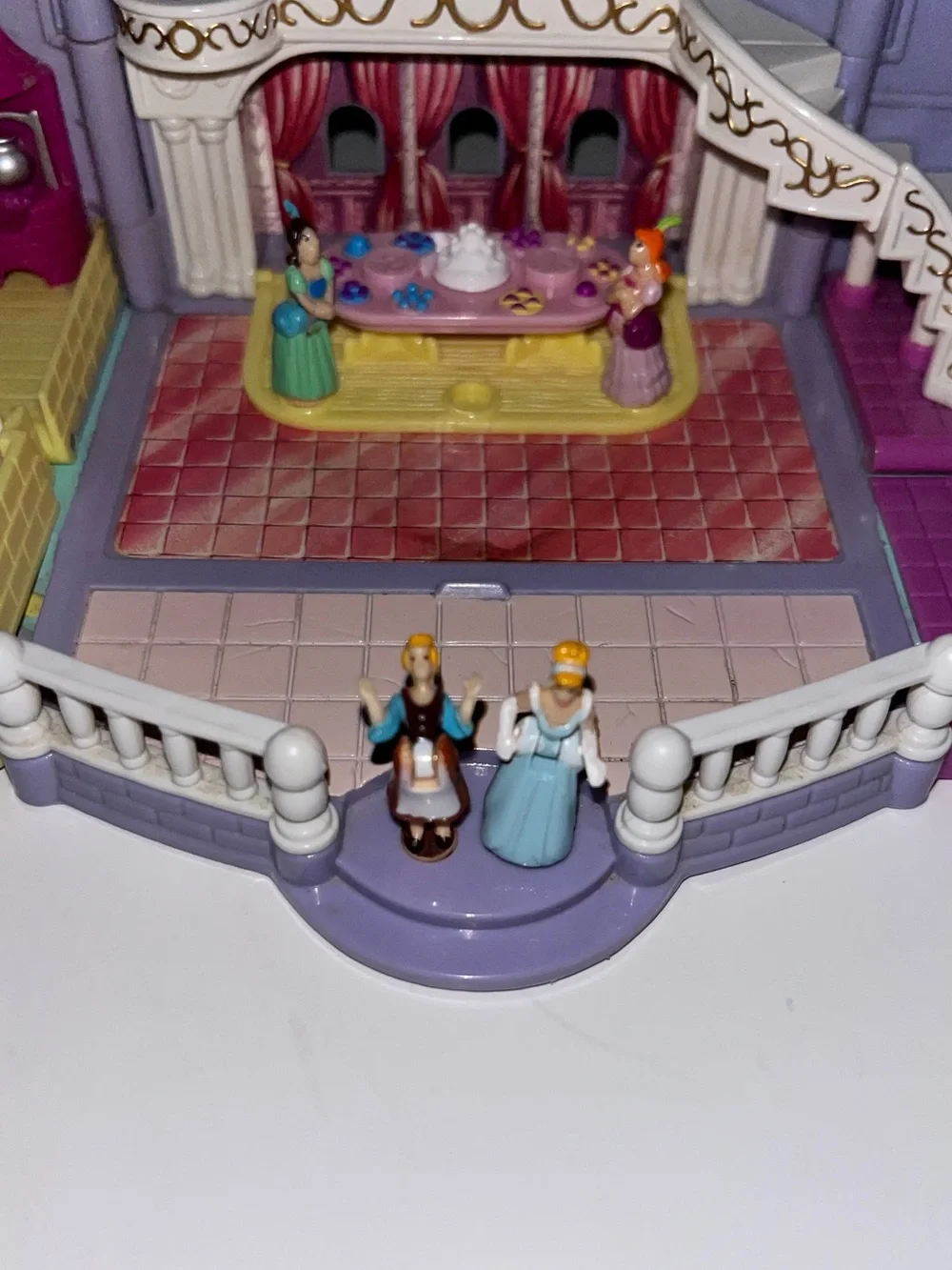 Vintage 1995 Polly Pocket Disney Cinderella's Enchanted Castle with figures - Picture 6 of 15